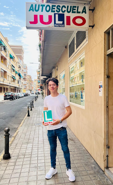 AUTOESCUELA JULIO