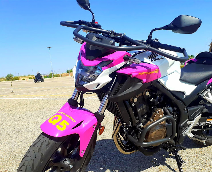 Autoescuela Q5 Motocarnet / Cochecarnet